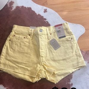 NWT Levi’s 501 pineapple jean shorts size 28